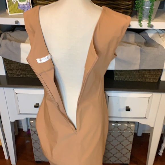 MUCXXN Camel Sleeveless Dress w/Ruching Sz 3X, EUC - Picture 6 of 10